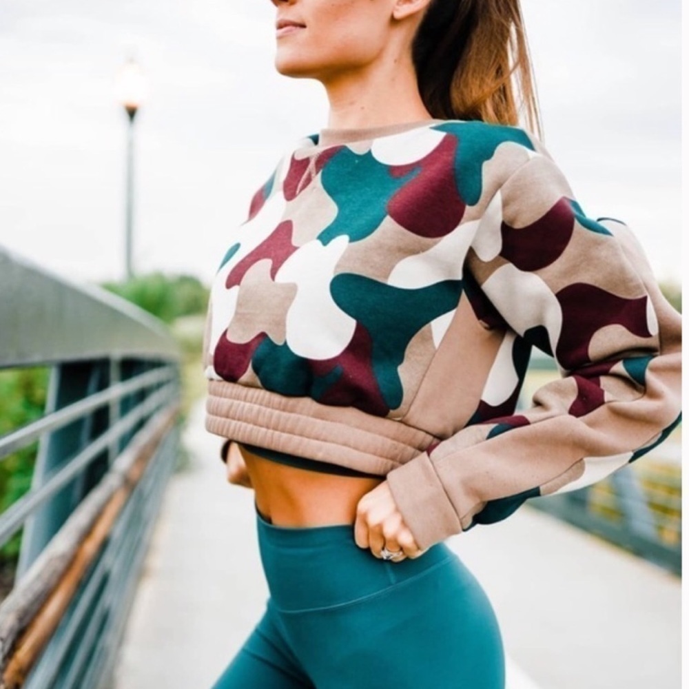 Balance Athletica Outlander Cropped Camo Print Long Sleeve Pullover Top Size S